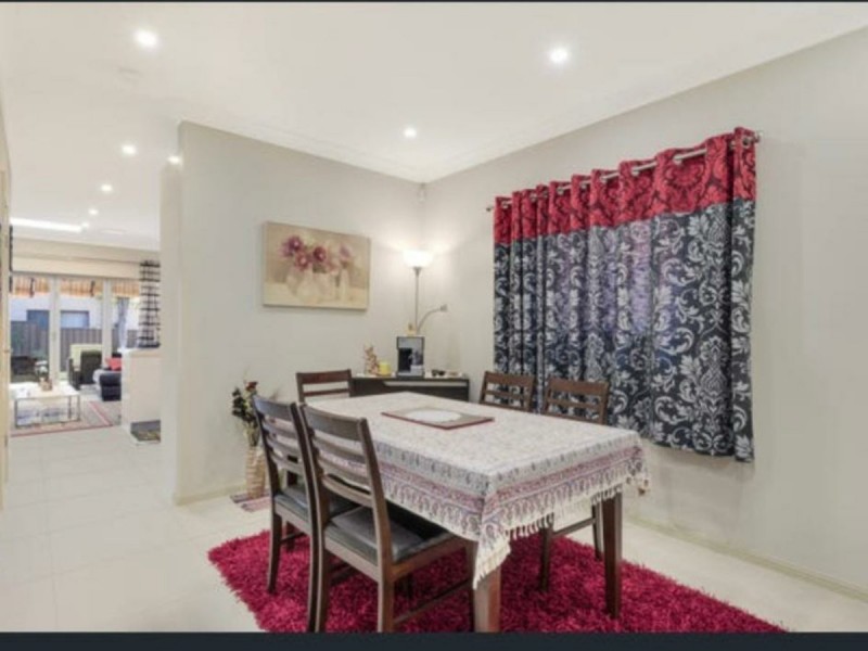 69b oxford road, Ingleburn NSW 2565