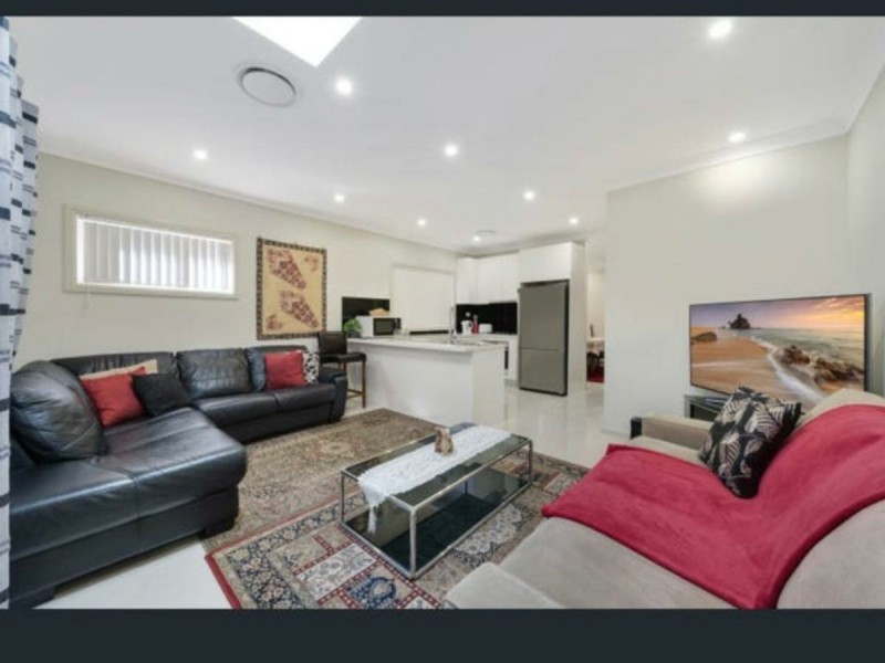 69b oxford road, Ingleburn NSW 2565