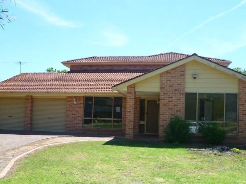5 Peat Close, Eagle Vale NSW 2558