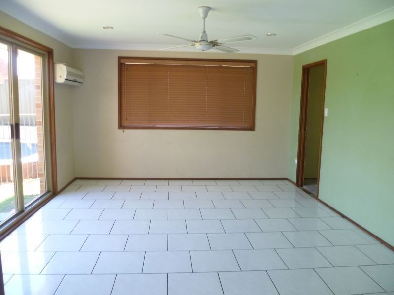 5 Peat Close, Eagle Vale NSW 2558
