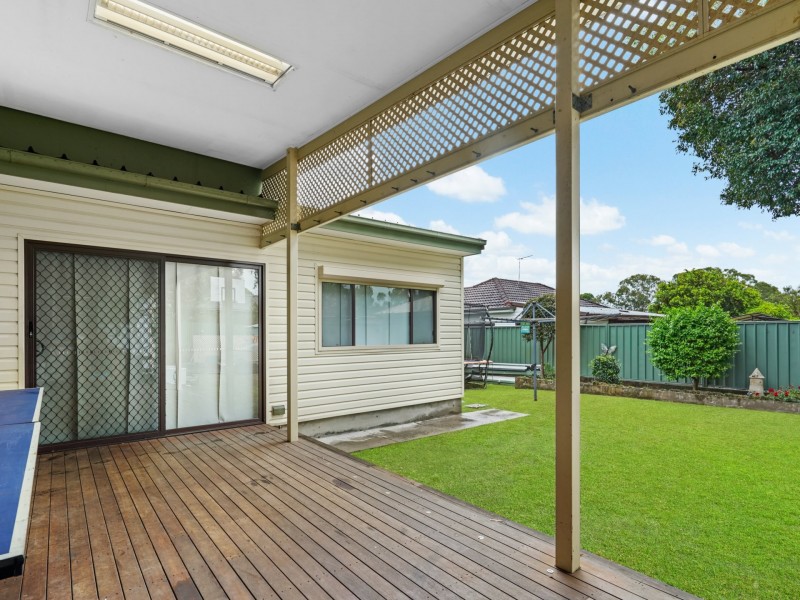 12 Bingara Road, Macquarie Fields NSW 2564