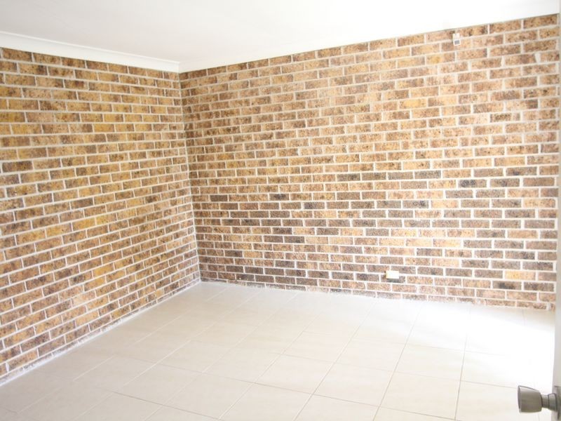 Villa 1/23 Second Avenue, Macquarie Fields NSW 2564