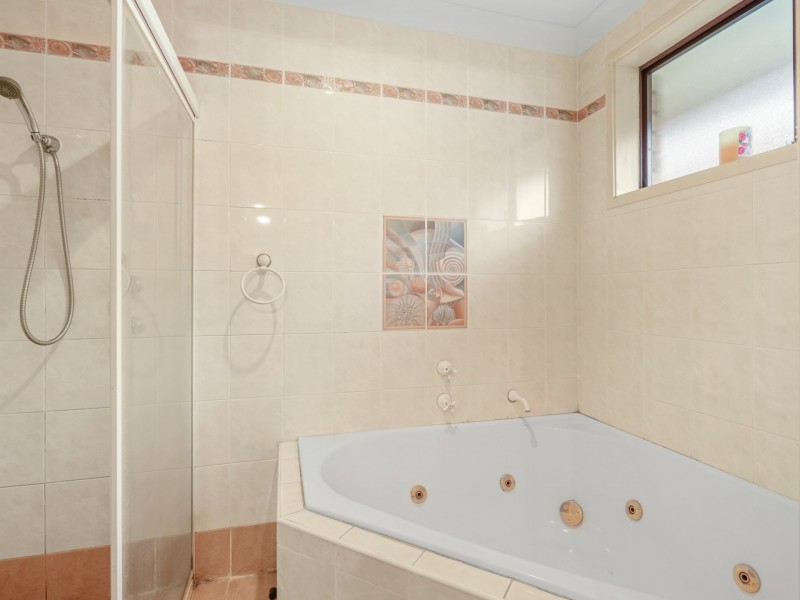 31 Rutherglen Drive, St Andrews NSW 2566