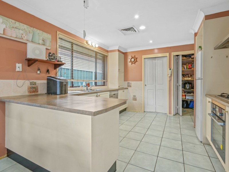 31 Rutherglen Drive, St Andrews NSW 2566
