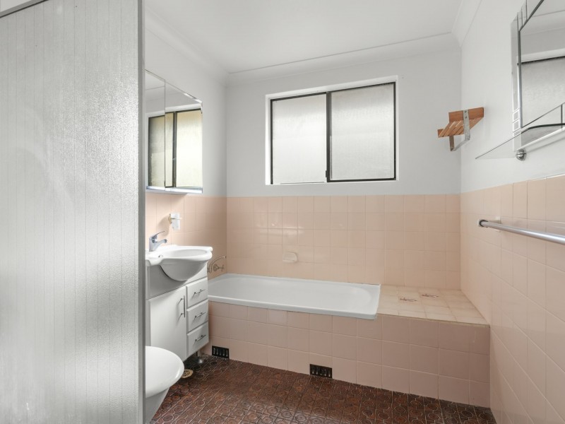 1/9-13 SURREY ST MINTO, Minto NSW 2566
