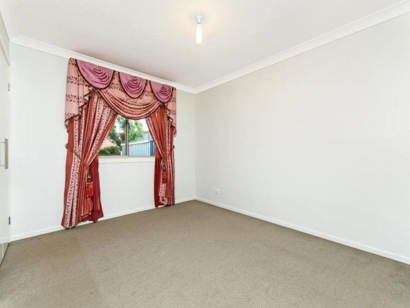 8 Tinderry Avenue, Minto NSW 2566