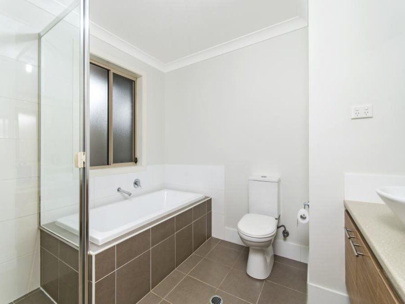 8 Tinderry Avenue, Minto NSW 2566