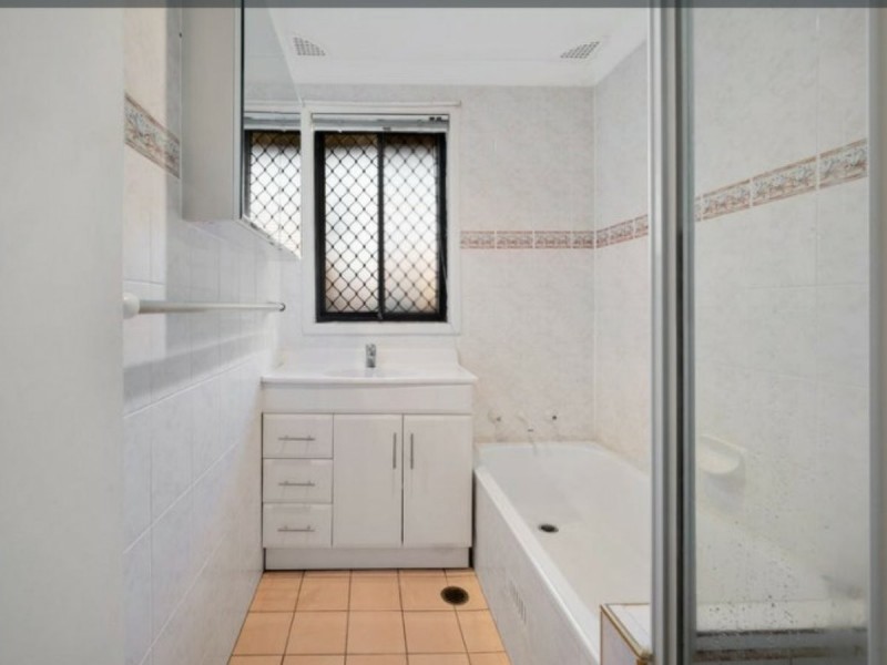 2/34 Minto Road, Minto NSW 2566