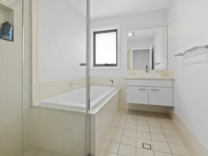 76 Pendergast Avenue, Minto NSW 2566