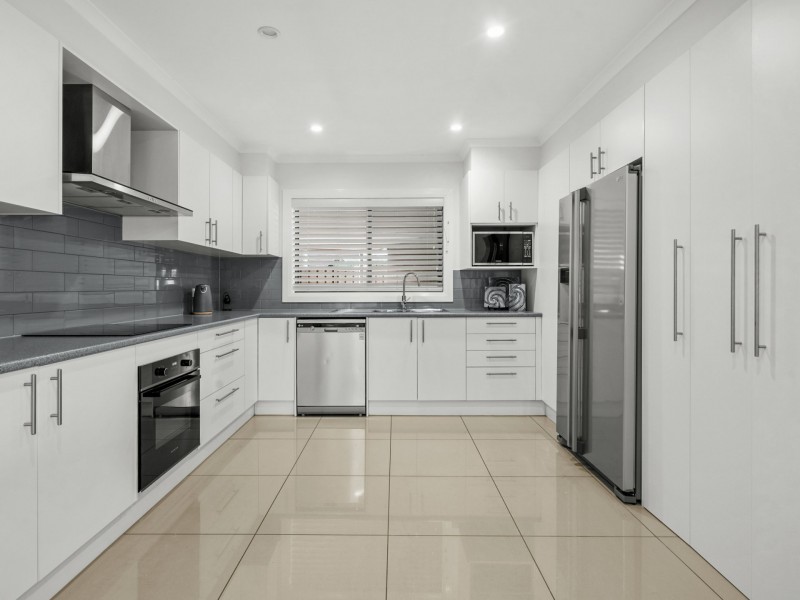 10 Leven Place, St Andrews NSW 2566