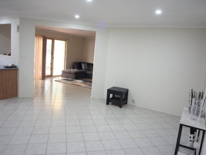 7 Chienti Place, Prestons NSW 2170