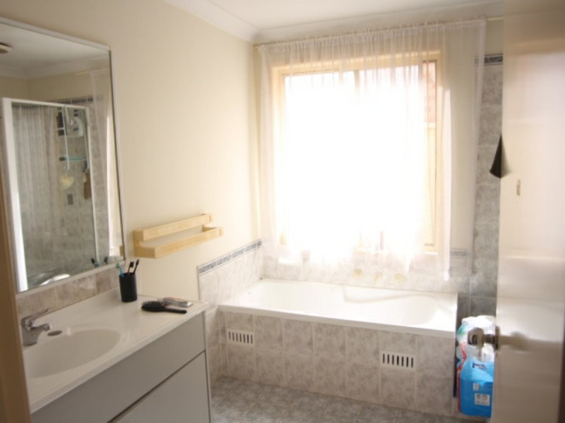 7 Chienti Place, Prestons NSW 2170