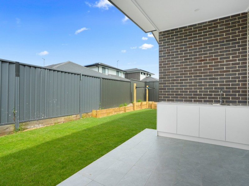 10 Meeson Street, Claymore NSW 2559