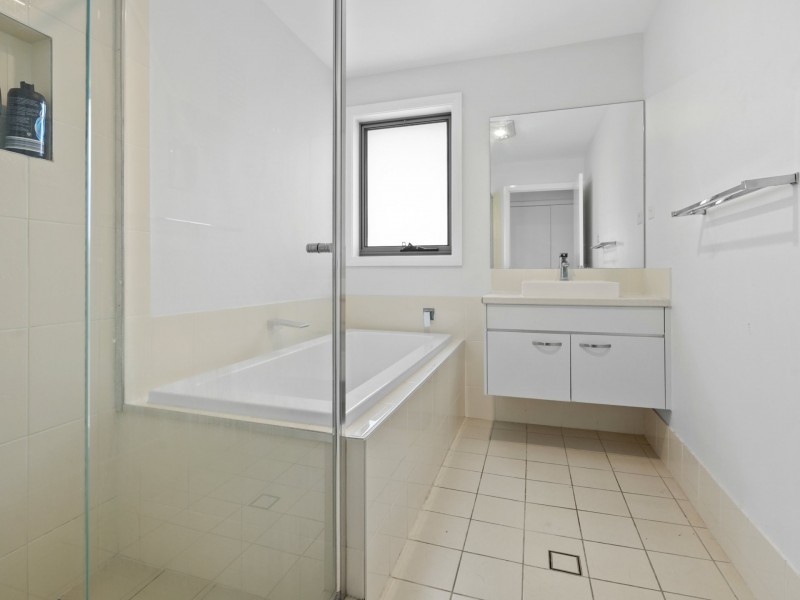 76 Pendergest Avenue, Minto NSW 2566