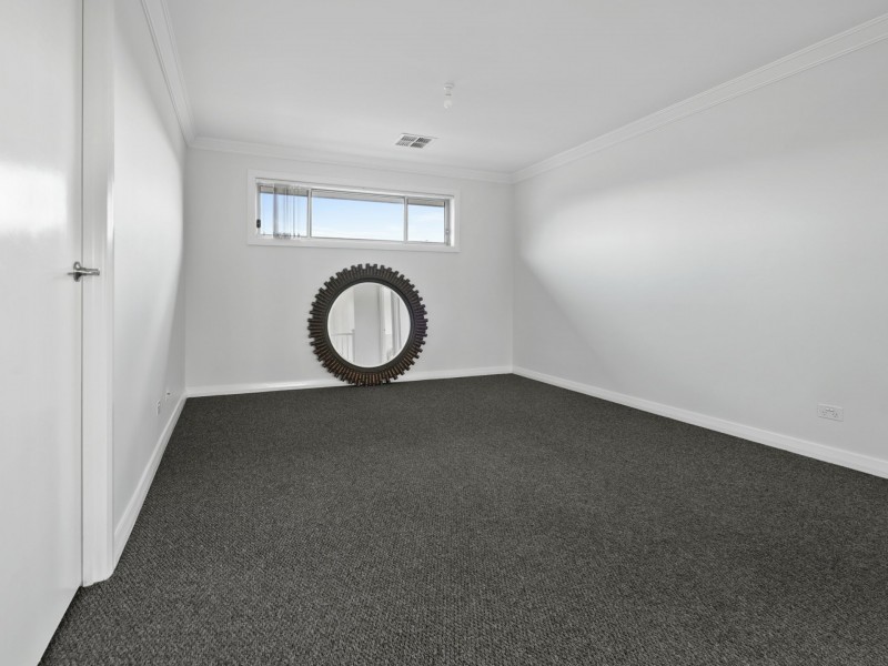 76 Pendergest Avenue, Minto NSW 2566