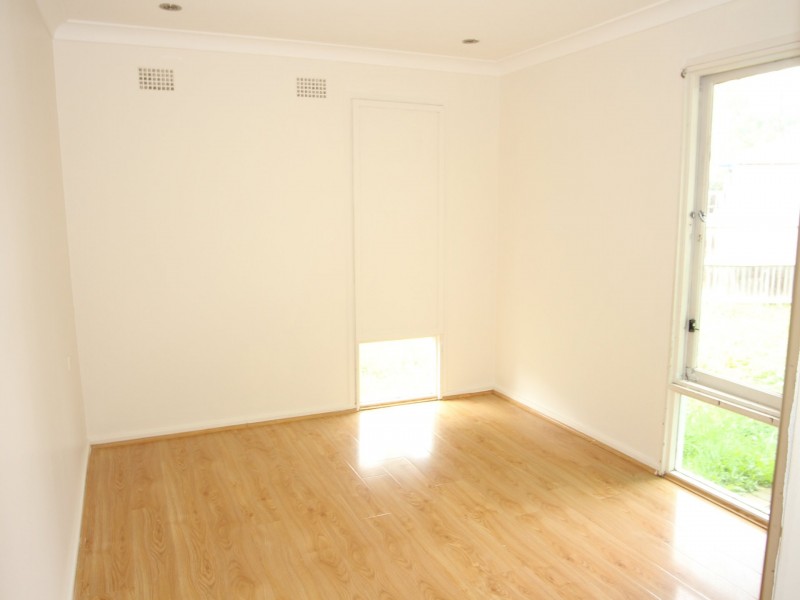8 Paper Bark Place, Macquarie Fields NSW 2564