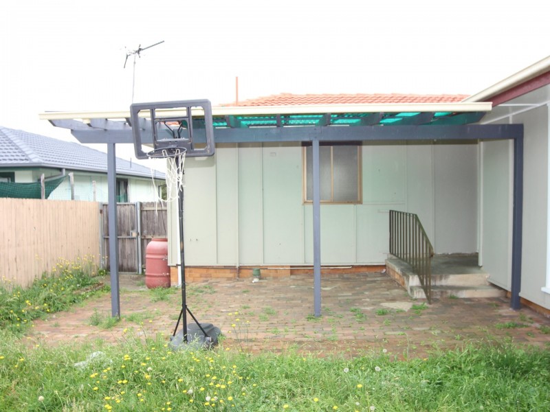8 Paper Bark Place, Macquarie Fields NSW 2564