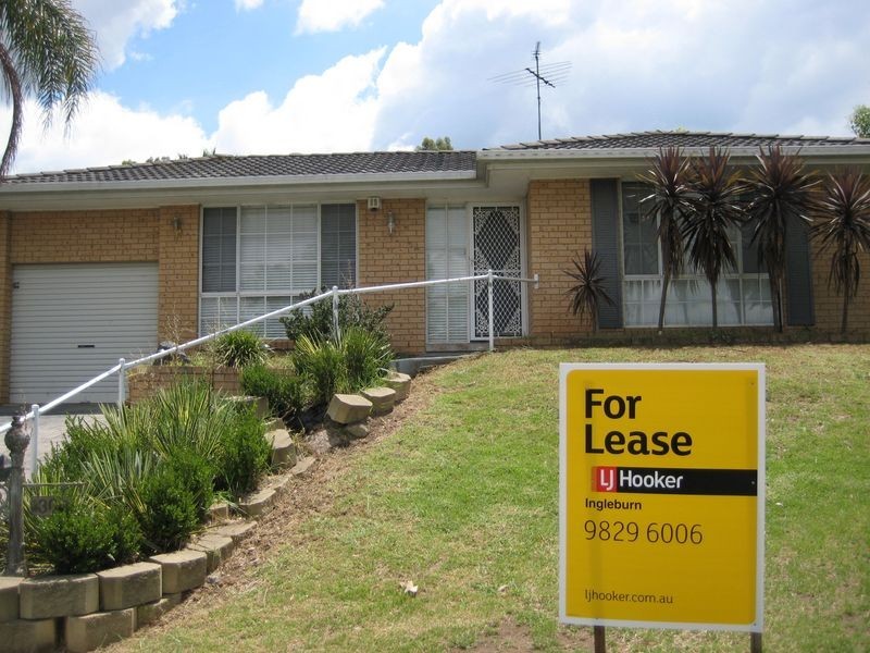 30 Downes Crescent, Currans Hill NSW 2567