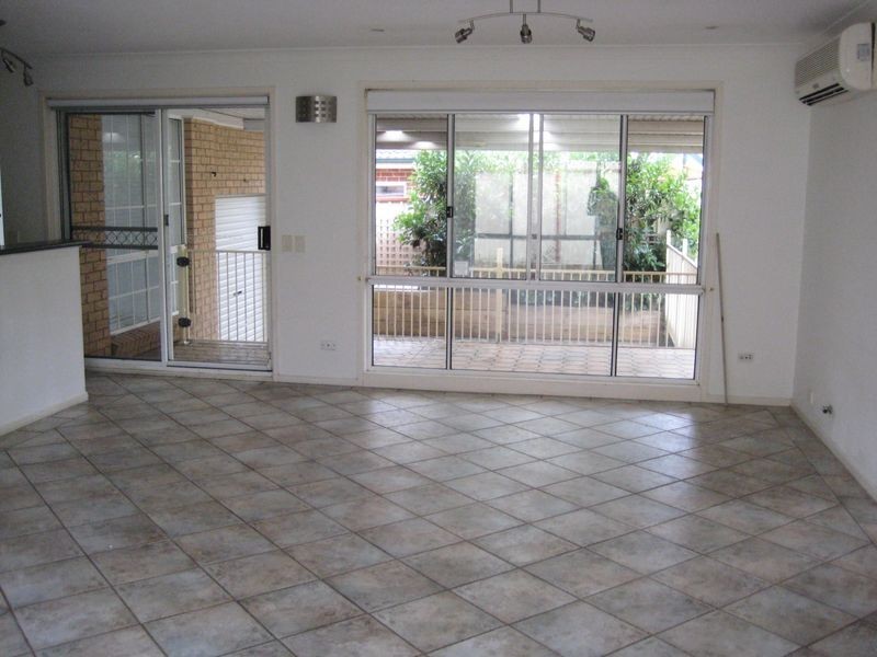 30 Downes Crescent, Currans Hill NSW 2567