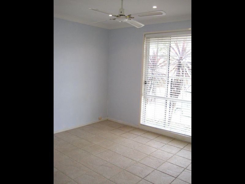 30 Downes Crescent, Currans Hill NSW 2567