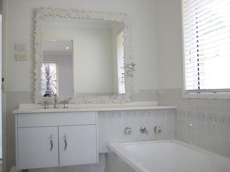 30 Downes Crescent, Currans Hill NSW 2567