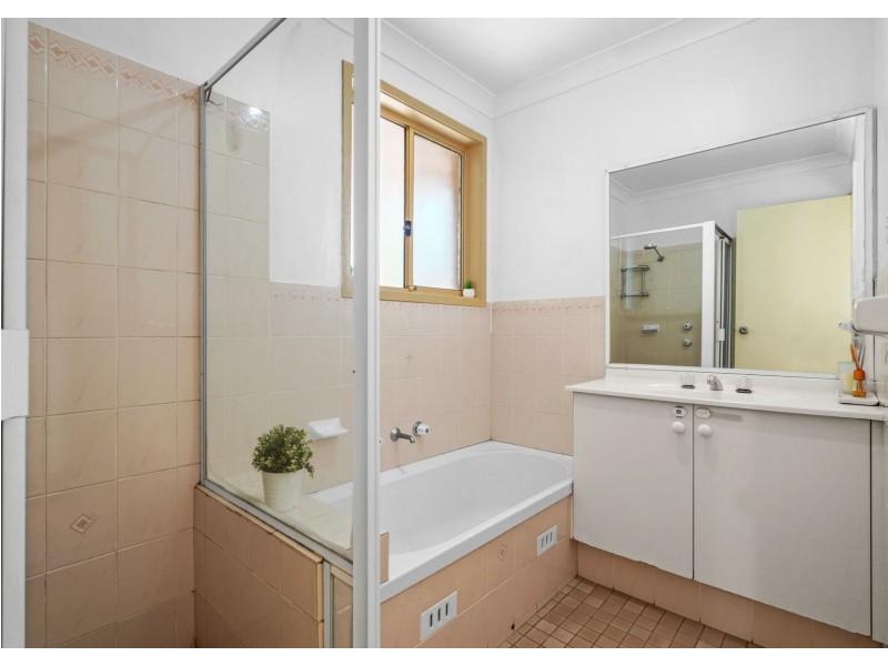 6 Stockalls Place, Minto NSW 2566