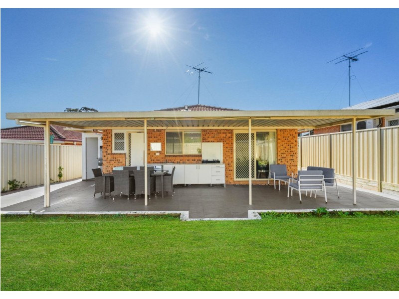 6 Stockalls Place, Minto NSW 2566