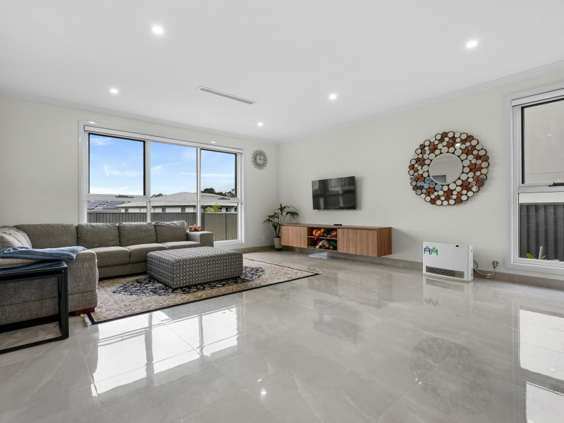 8 Chinnoks Avenue, Campbelltown NSW 2560