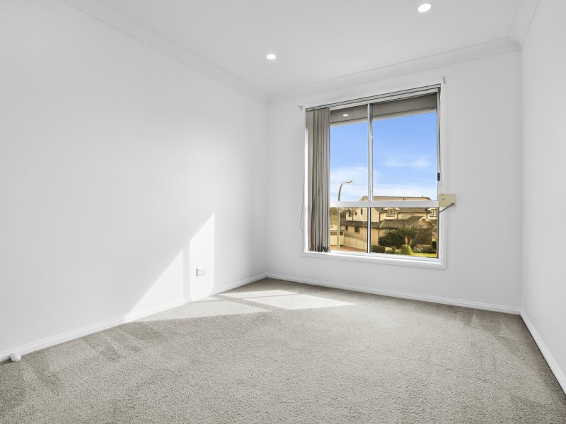 11 Herborn Place, Minto NSW 2566