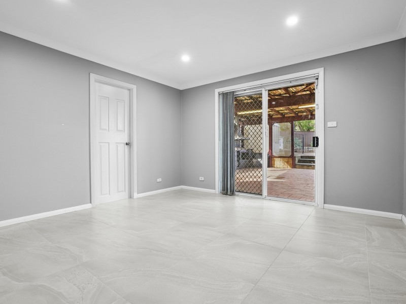 11 Herborn Place, Minto NSW 2566