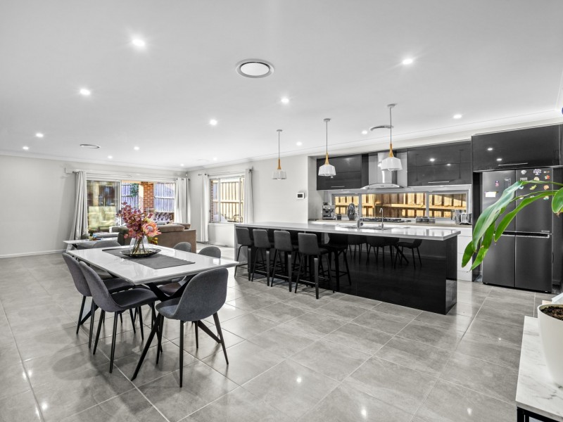 35 Mermaid crescent, Glenfield NSW 2167