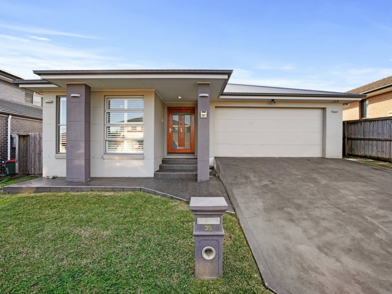 35 Mermaid crescent, Glenfield NSW 2167