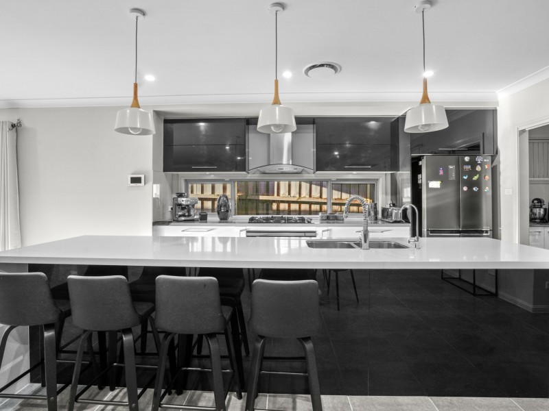 35 Mermaid crescent, Glenfield NSW 2167