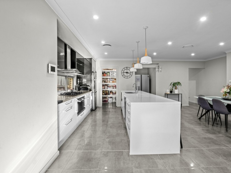 35 Mermaid crescent, Glenfield NSW 2167