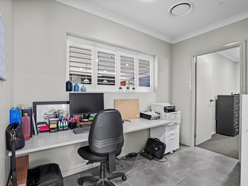 35 Mermaid crescent, Glenfield NSW 2167