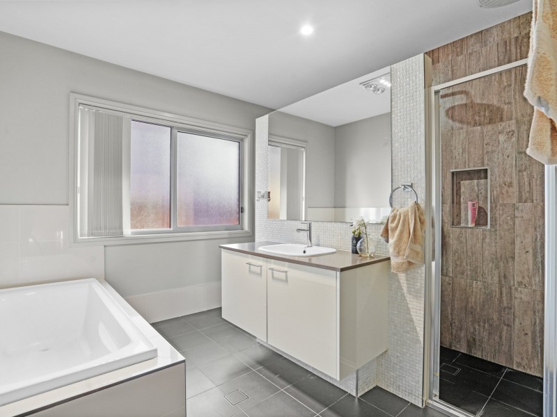 35 Mermaid crescent, Glenfield NSW 2167