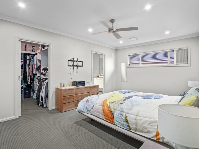 35 Mermaid crescent, Glenfield NSW 2167