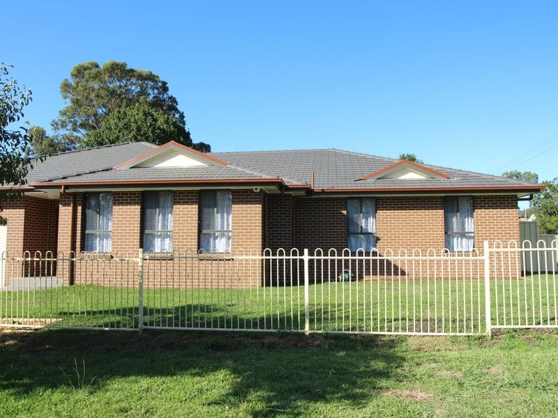 15 Matthews Square, Ingleburn NSW 2565