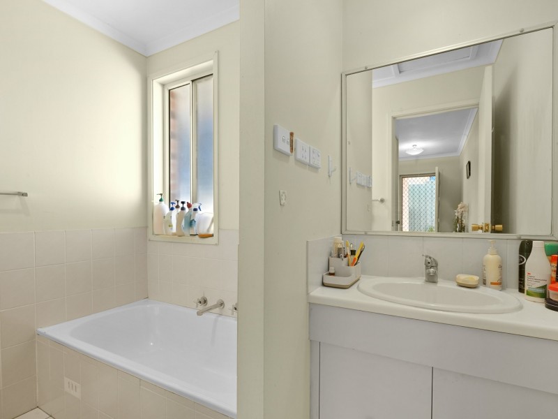 12 Ferrari Pl, Ingleburn NSW 2565