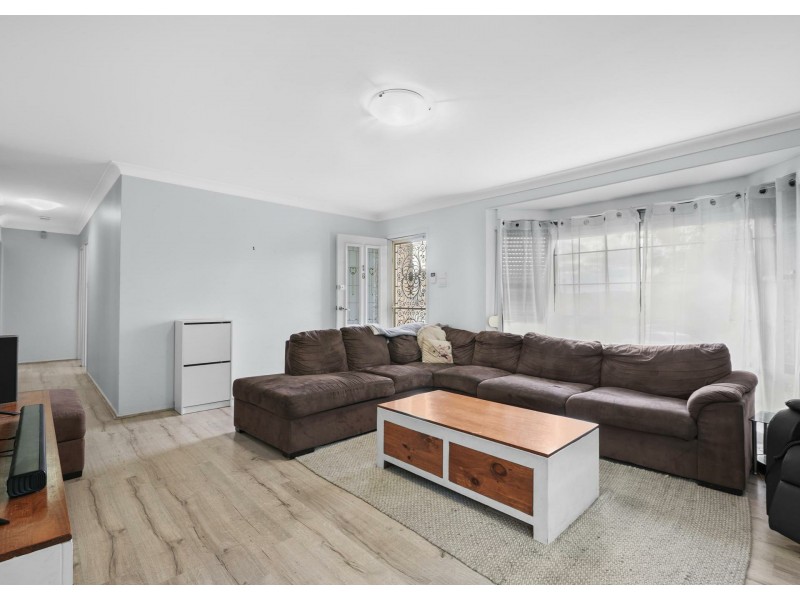 16 Herborn Place, Minto NSW 2566