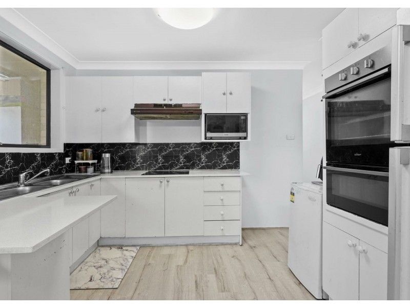 16 Herborn Place, Minto NSW 2566