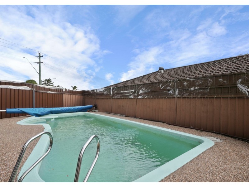 16 Herborn Place, Minto NSW 2566