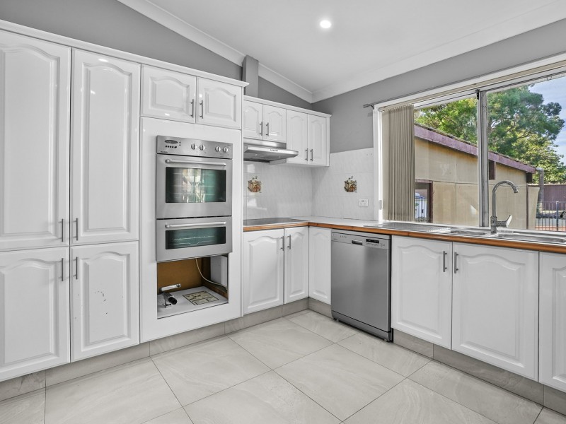 11 Herborn Place, Minto NSW 2566