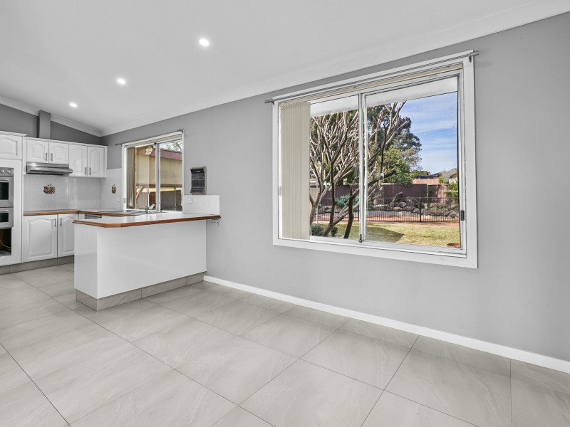 11 Herborn Place, Minto NSW 2566