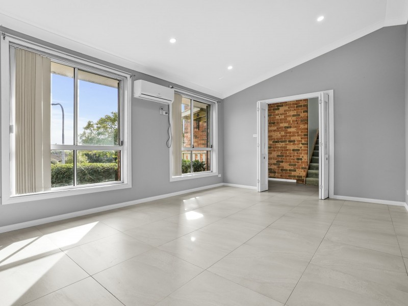 11 Herborn Place, Minto NSW 2566