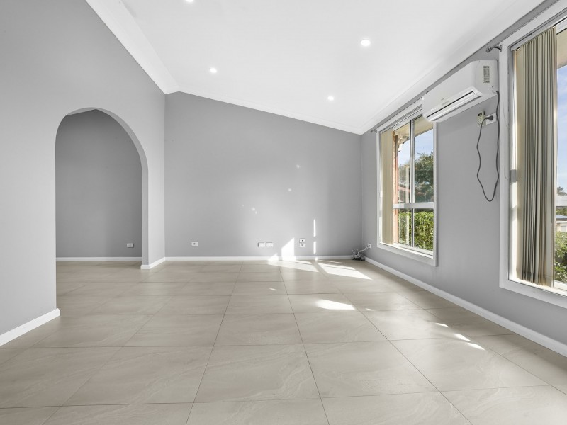 11 Herborn Place, Minto NSW 2566