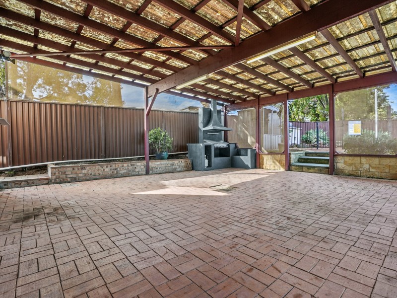 11 Herborn Place, Minto NSW 2566