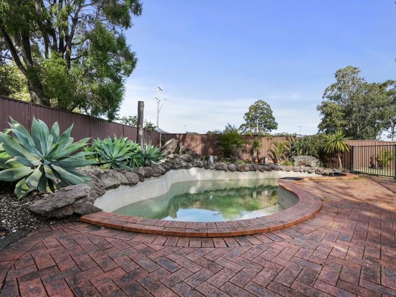 11 Herborn Place, Minto NSW 2566