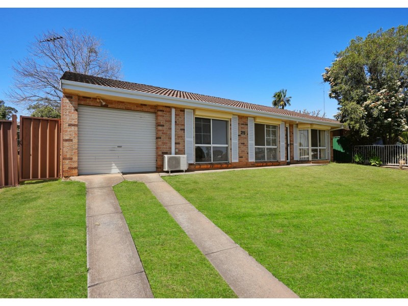 25 Fenton Cres, Minto NSW 2566