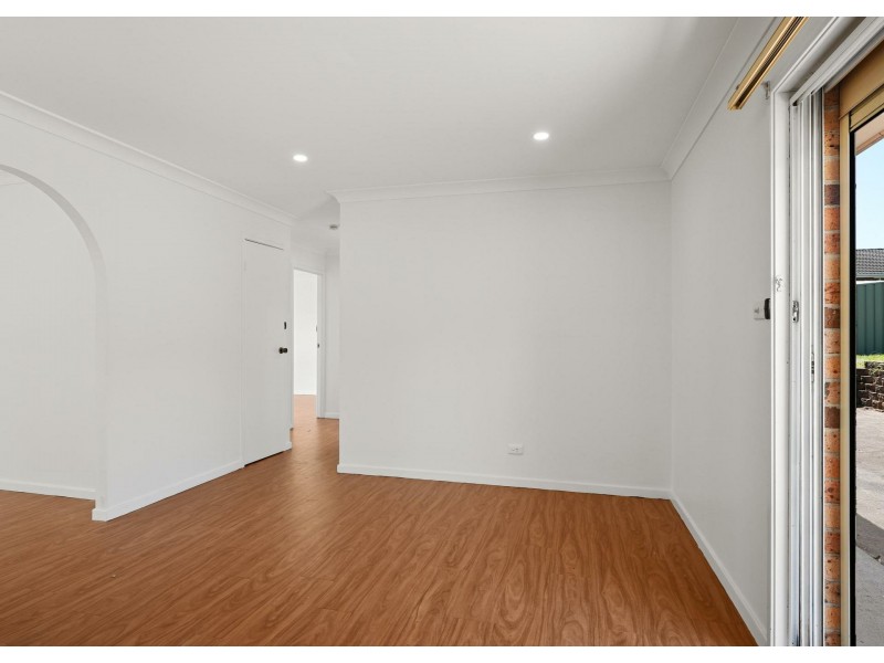 25 Fenton Cres, Minto NSW 2566